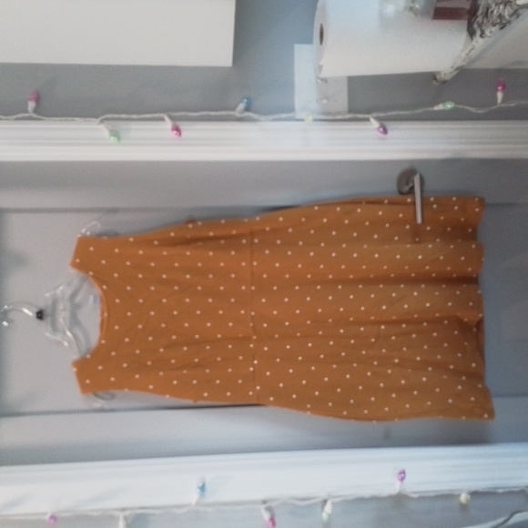 Old Navy Dresses & Skirts - 🌞 Old navy Sleeveless white polka-dot dress with crew neck